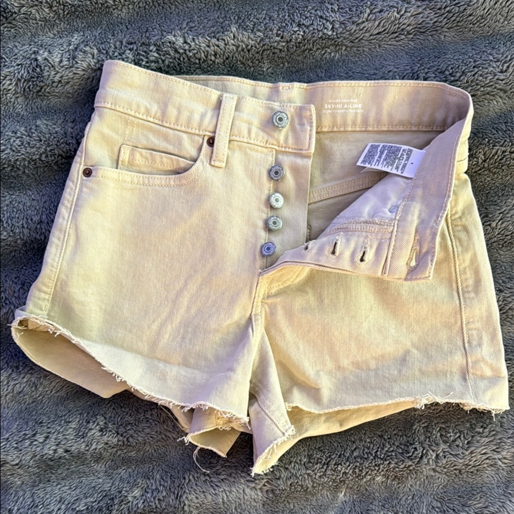 Women's Cream Denim Shorts - Picture 4 of 4